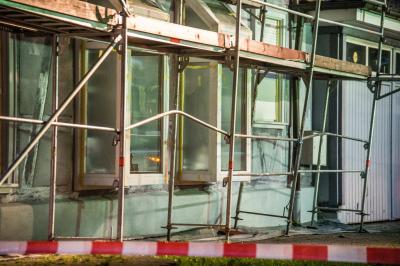 Rudersberg: 88-jaehriger Betrunkener faehrt mehrmals gegen Geruest - Feuerwehr muss mit Drehleiter Geruest abbauen